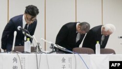 Tokyo-based eel restaurant chain Nihonbashi Isesada director Soichiro Tomita, center, and Keikyu Department Store President Shinji Kaneko, left, apologize at a press conference in Yokohama on July 29, 2024.