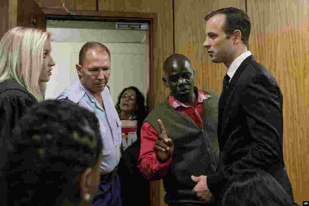Sauraron karar Oscar Pistorius a kotun Pretoria. 