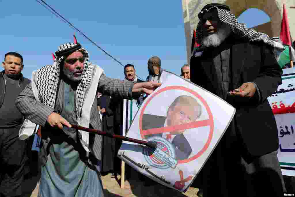 فلسطینی انتظامیہ کا یہ مؤقف رہا ہے کہ اسرائیل کو ان علاقوں سے دست بردار ہونا پڑے گا۔ کیوں کہ اس کے بغیر دو ریاستی حل قابل عمل نہیں ہو سکتا۔
