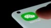 Aplikasi WeChat terlihat di smartphone, 13 Juli 2021. (Foto: REUTERS/Dado Ruvic)