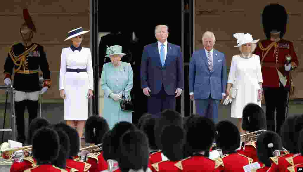 Britain's Queen Elizabeth II stands with President Donald Trump, center, and first lady Melania Trump, left, Britain's Prince Charles and Camilla, Duchess of Cornwall, right, during a ceremonial welcome in the garden of Buckingham Palace, June 3, 2017.
