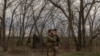 Проголосований ВРУ законопроєкт про мобілізацію не містить положення про демобілізацію. На фото: військовослужбовець мобільного підрозділу протиповітряної оборони 117-ї окремої механізованої бригади на позиції в Запорізькій області, 6 квітня 2024 р. Roman PILIPEY/AFP