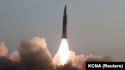 Fotografija lansiranja novog projektila koju je objavila severnokorejska državna agencija KCNA